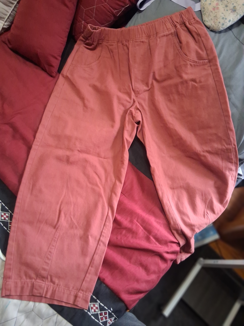Universal Thread Women's Capris in Dusty Rose